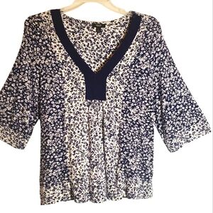 Simply Vera women's lg geometric print long sleeve pullover top.  5020